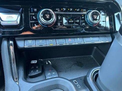 Used 2024 GMC Sierra 3500 AT4 w/ AT4 Premium Plus Package AWD/4WD image 7