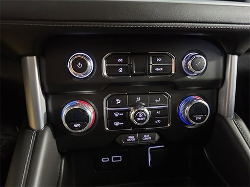 Used 2023 GMC Yukon XL SLE image 16