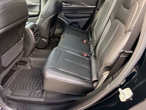 Used 2025 Jeep Grand Cherokee Limited w/ Black Appearance Package image 14