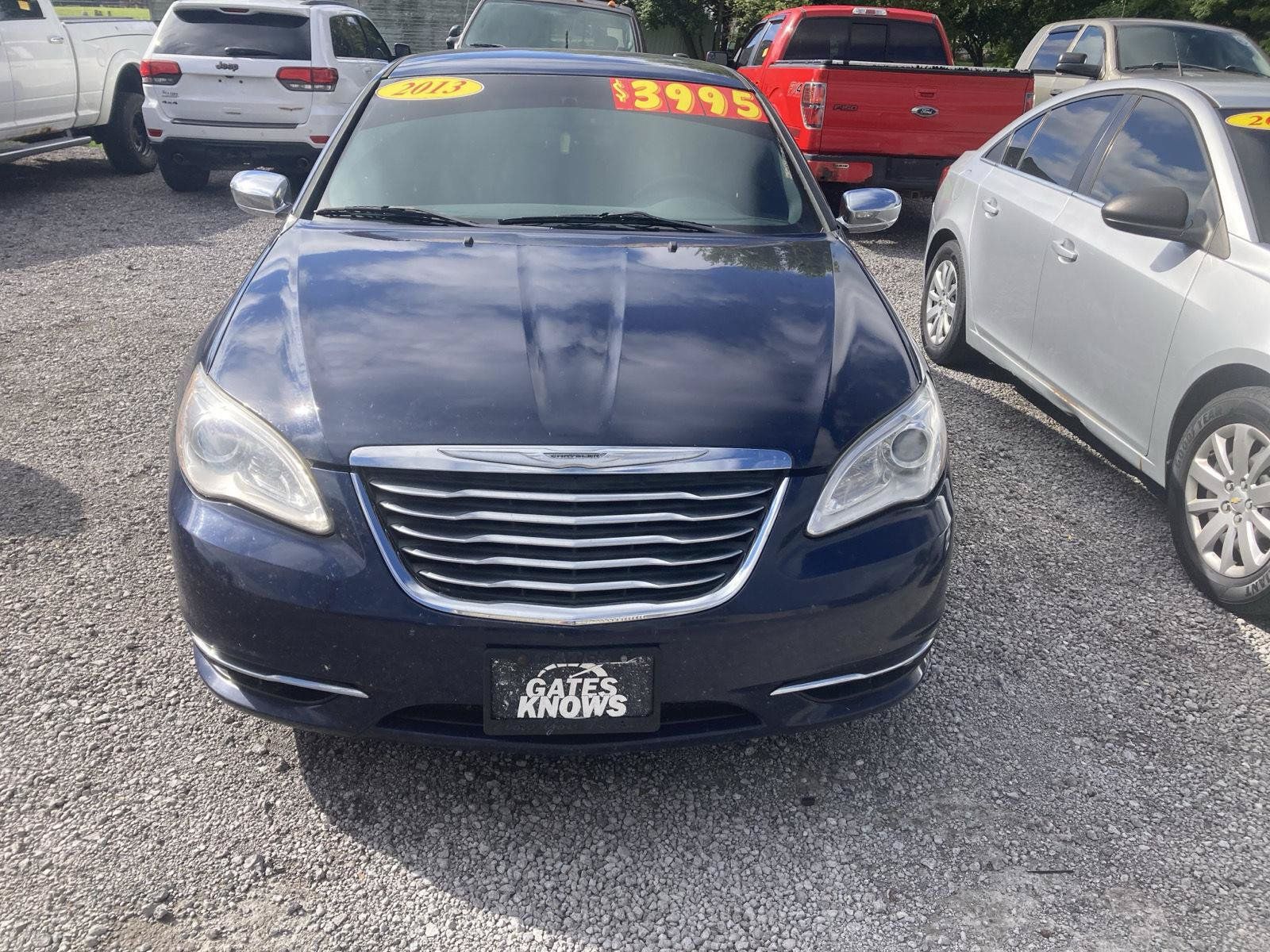 Used 2013 Chrysler 200 Limited FWD image 2