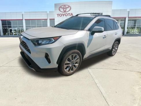 Used 2019 Toyota RAV4 Limited w/ Cold Weather Package FWD image 39