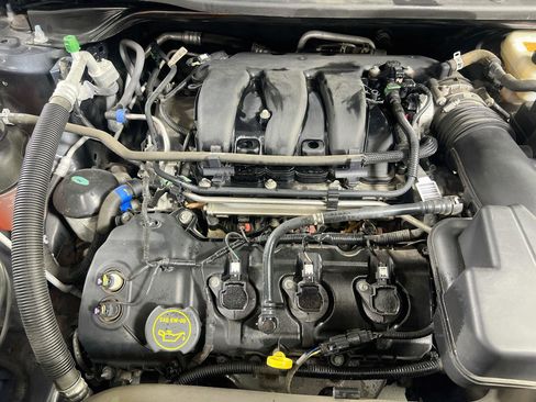 Used 2018 Ford Explorer XLT w/ Equipment Group 202A AWD/4WD image 29