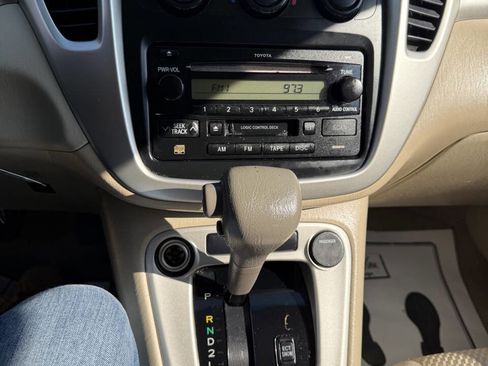 Used 2005 Toyota Highlander 2WD w/ 3rd Row image 14