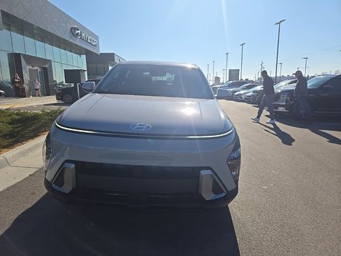 New 2026 Hyundai Kona SE image 2