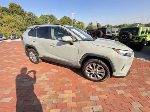 Used 2022 Toyota RAV4 XLE Premium FWD image 37
