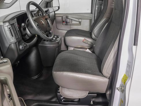 Used 2024 GMC Savana 2500 w/ Driver Convenience Package RWD image 21