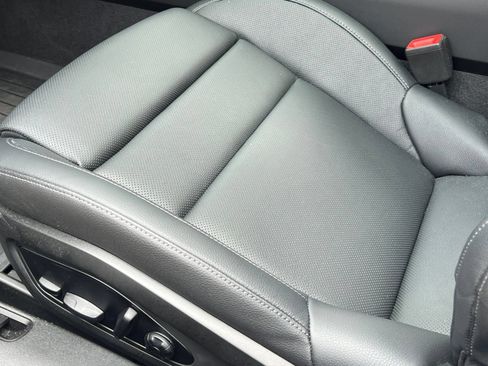 Certified 2025 Porsche 911 Carrera RWD image 32