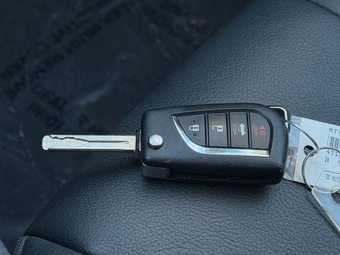 Used 2024 Toyota Camry SE image 28