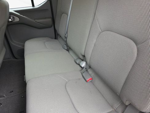 Used 2020 Nissan Frontier SV RWD image 11