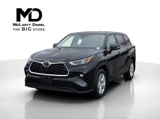 Used 2024 Toyota Highlander LE video 2
