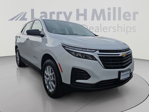 Used 2024 Chevrolet Equinox LS w/ Driver Confidence II Package AWD/4WD image 7