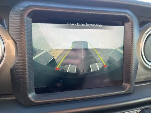 Used 2022 Jeep Wrangler Unlimited Sahara image 15