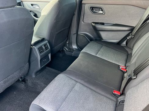 Used 2023 Nissan Rogue SV image 9