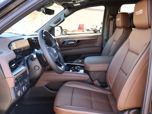 New 2026 Chevrolet Suburban High Country image 12
