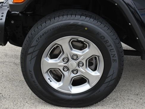 Used 2021 Jeep Gladiator Sport image 10