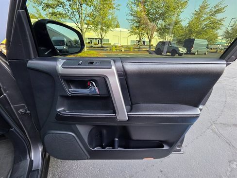Used 2015 Toyota 4Runner SR5 AWD/4WD image 45