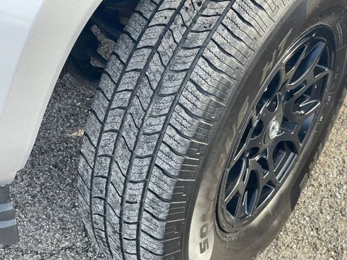 Used 2019 Toyota Tacoma SR5 image 23