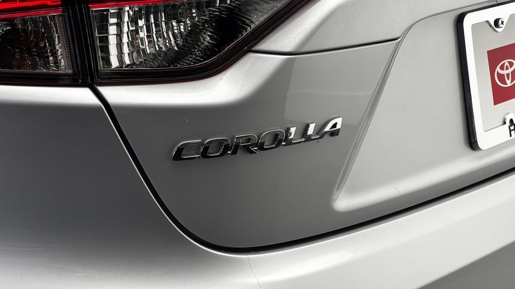 Used 2024 Toyota Corolla LE FWD image 7
