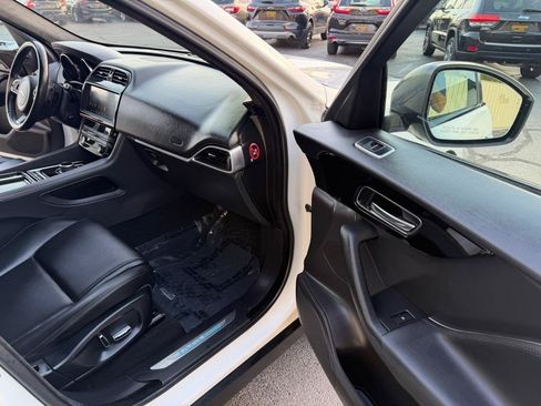 Used 2019 Jaguar F-PACE Premium AWD/4WD image 24