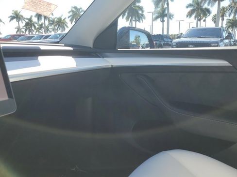 Used 2023 Tesla Model Y Performance image 17