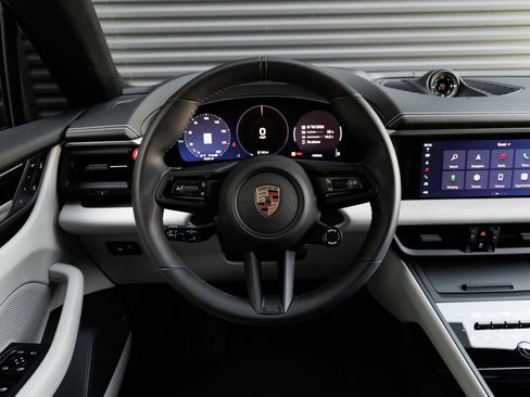 Certified 2025 Porsche Macan 4S Electric AWD/4WD image 17