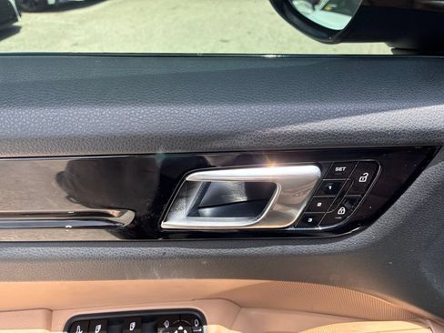 Used 2019 Porsche Cayenne AWD/4WD image 16