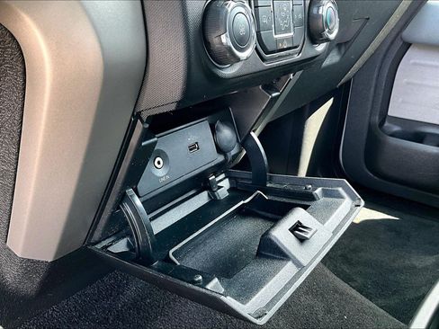 Used 2013 Ford F150 XLT w/ Mid Equipment Group RWD image 22