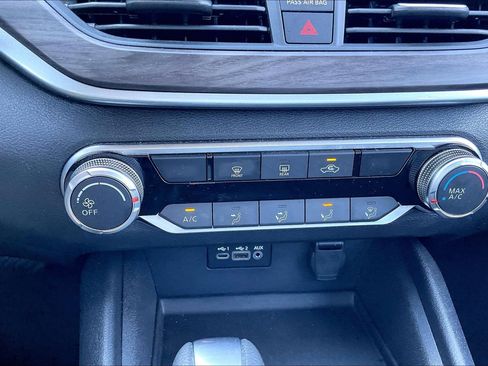 Used 2025 Nissan Altima 2.5 SV FWD image 29