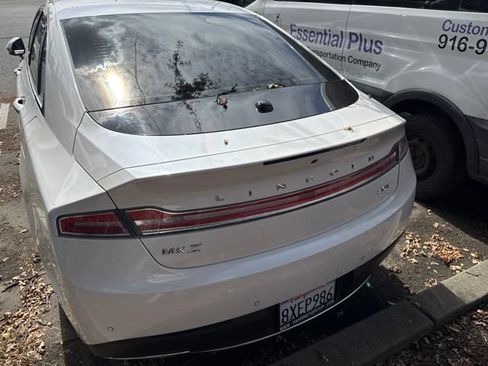 Used 2017 Lincoln MKZ Reserve FWD image 3
