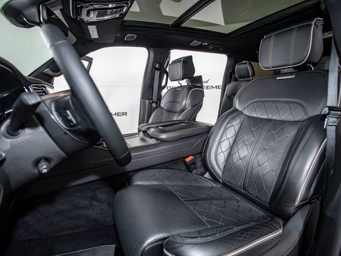 Used 2023 Jeep Grand Wagoneer Series III w/ Rear Seat Video Group 1 image 16