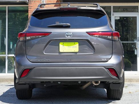 Used 2021 Toyota Highlander XLE FWD image 10
