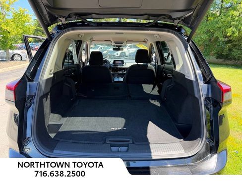 Used 2025 Nissan Rogue SV AWD/4WD image 16