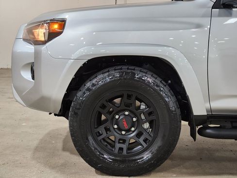 Used 2022 Toyota 4Runner SR5 Premium image 5