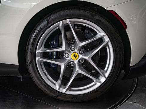 Used 2026 Ferrari Roma Spider RWD image 21