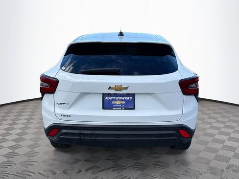 Used 2025 Chevrolet Trax LS image 6