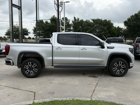 Used 2022 GMC Sierra 1500 AT4 w/ AT4 Premium Package AWD/4WD image 3