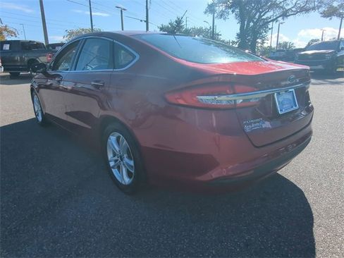Used 2018 Ford Fusion SE w/ Fusion SE Technology Package image 7