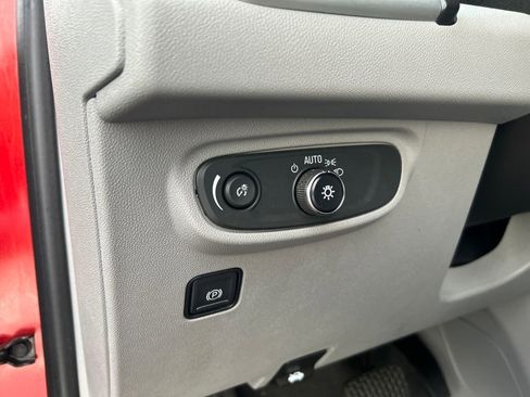 Used 2022 GMC Terrain SLE w/ Driver Convenience Package image 23