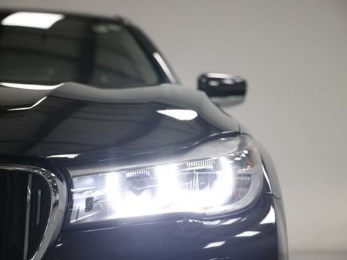 Used 2017 BMW 740i xDrive AWD/4WD image 3