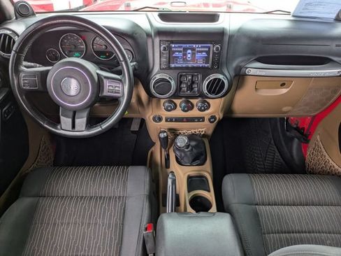 Used 2012 Jeep Wrangler Unlimited Sahara AWD/4WD image 15