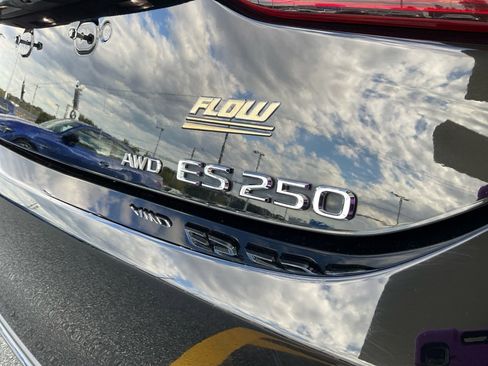 Used 2021 Lexus ES 250 image 16