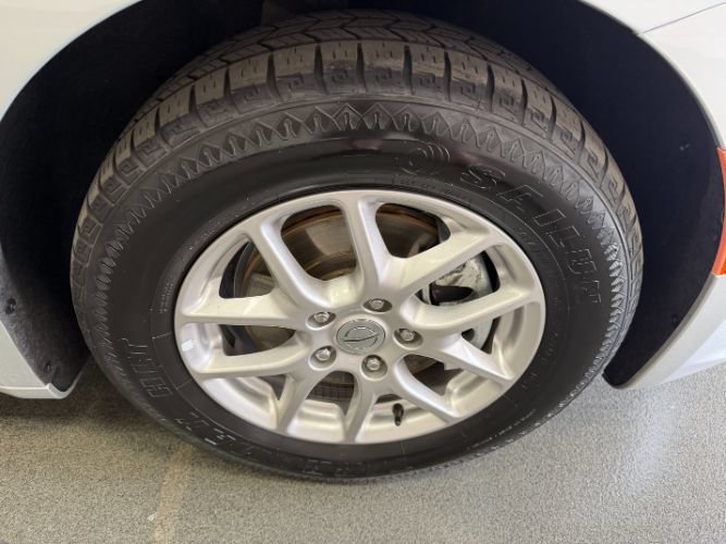 Used 2024 Chrysler Pacifica Touring-L FWD image 9