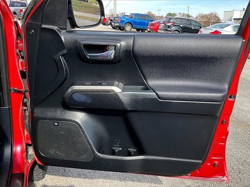 Used 2017 Toyota Tacoma TRD Sport image 26