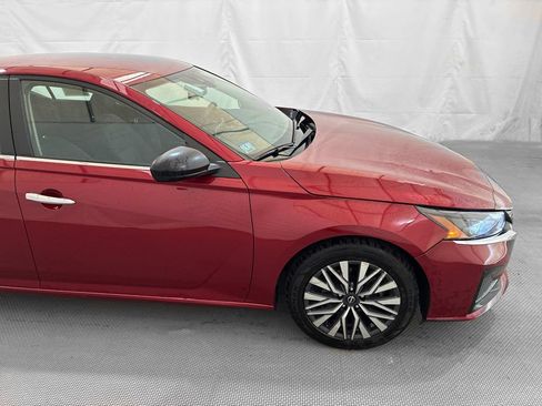 Used 2024 Nissan Altima 2.5 SV FWD image 9