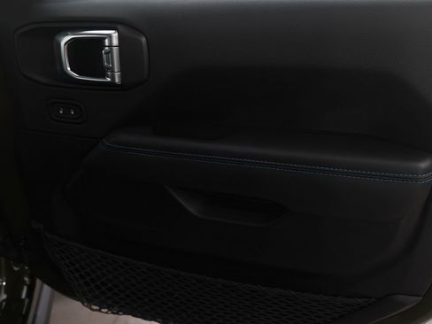 Used 2024 Jeep Wrangler Unlimited Rubicon 4xe image 11