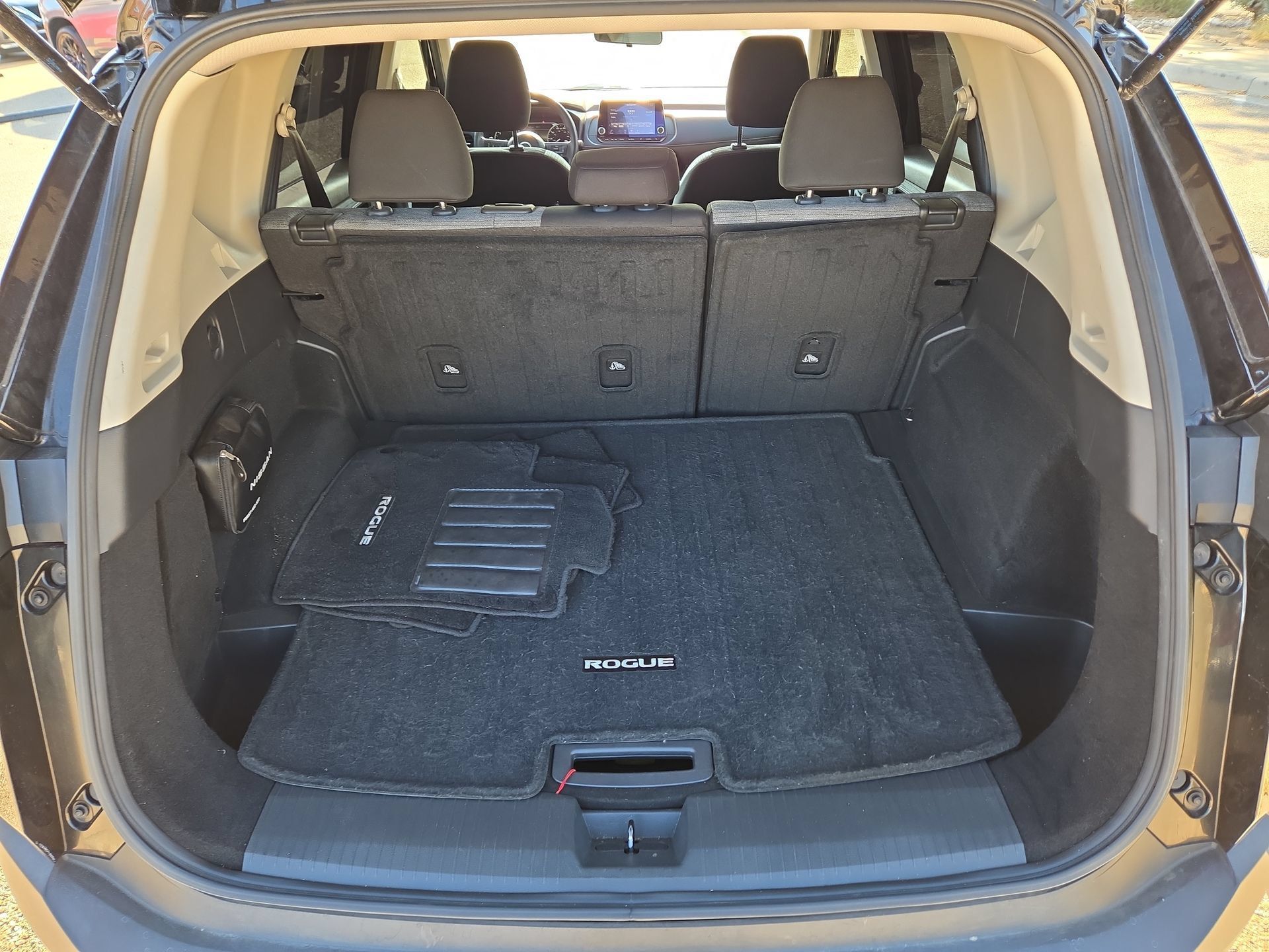 Used 2022 Nissan Rogue SV FWD image 12