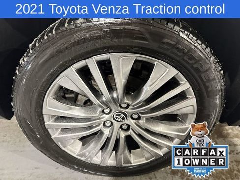 Used 2021 Toyota Venza Limited image 17
