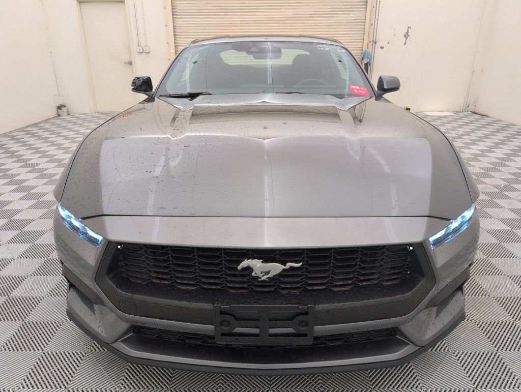 Used 2025 Ford Mustang Coupe RWD image 8