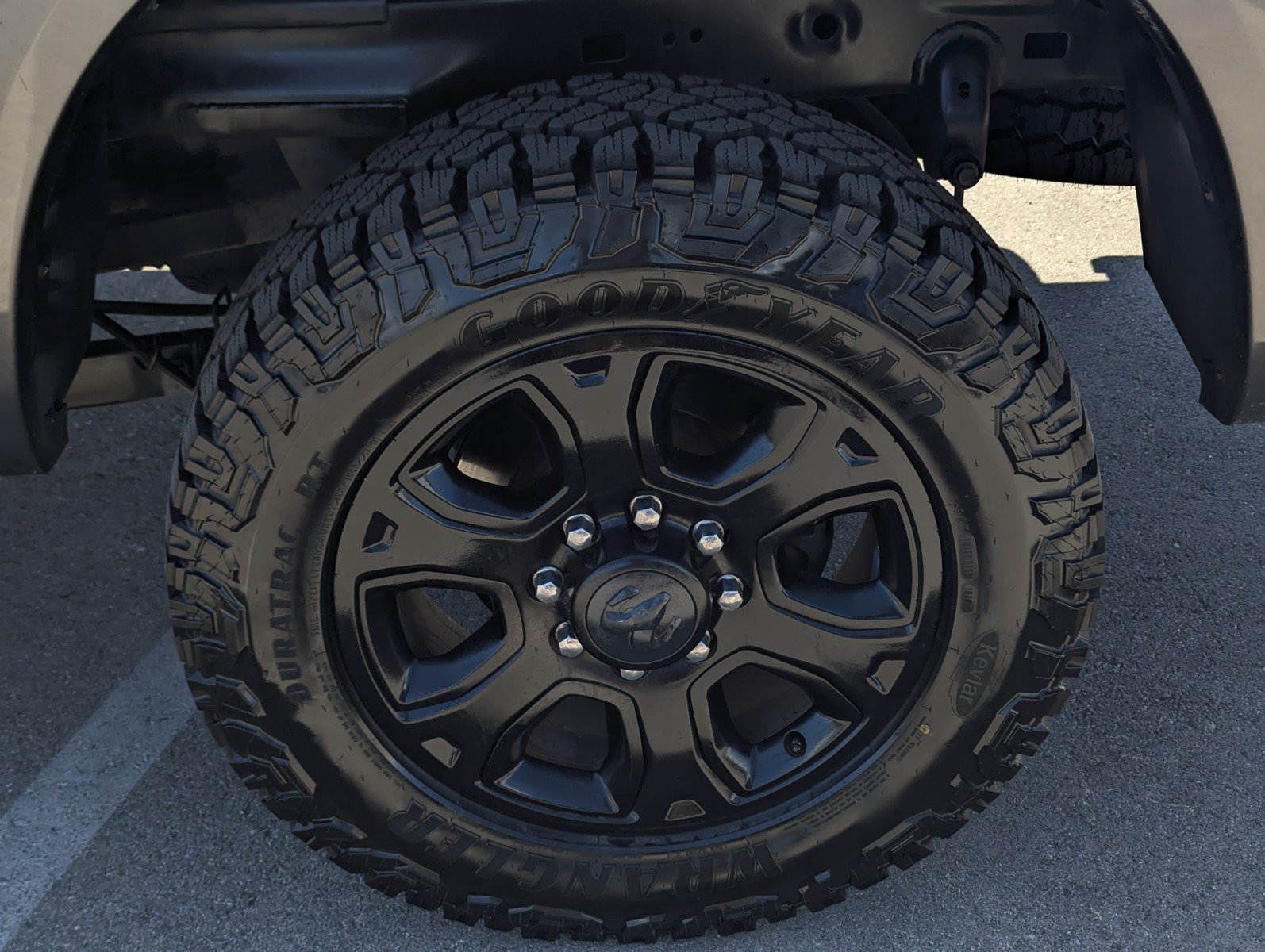 Used 2018 RAM 2500 Laramie w/ Sport Appearance Group AWD/4WD image 7