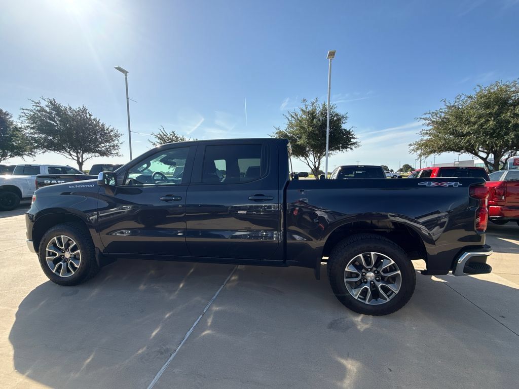 Used 2024 Chevrolet Silverado 1500 LT AWD/4WD image 4